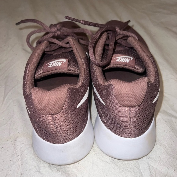 Nike Roshe Sneakers - Picture 3 of 4